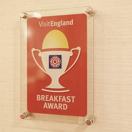 Riviera Town House بيت ضيافة 4*