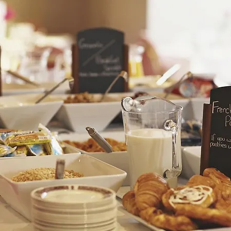 Riviera Town House 4* سكرابورو