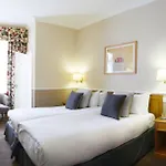 Riviera Town House בית הארחה 4*