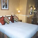 בית הארחה Riviera Town House סקארבורו